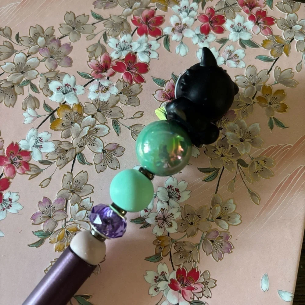 Disney Doorables: Cinderella: Lucifer with cup handmade beaded pen
